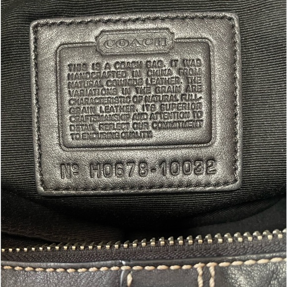 COACH Soho Hobo black leather bag chrome hardware zipper white topstitch detail - Picture 9 of 16